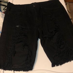 Ripped Bermuda shorts